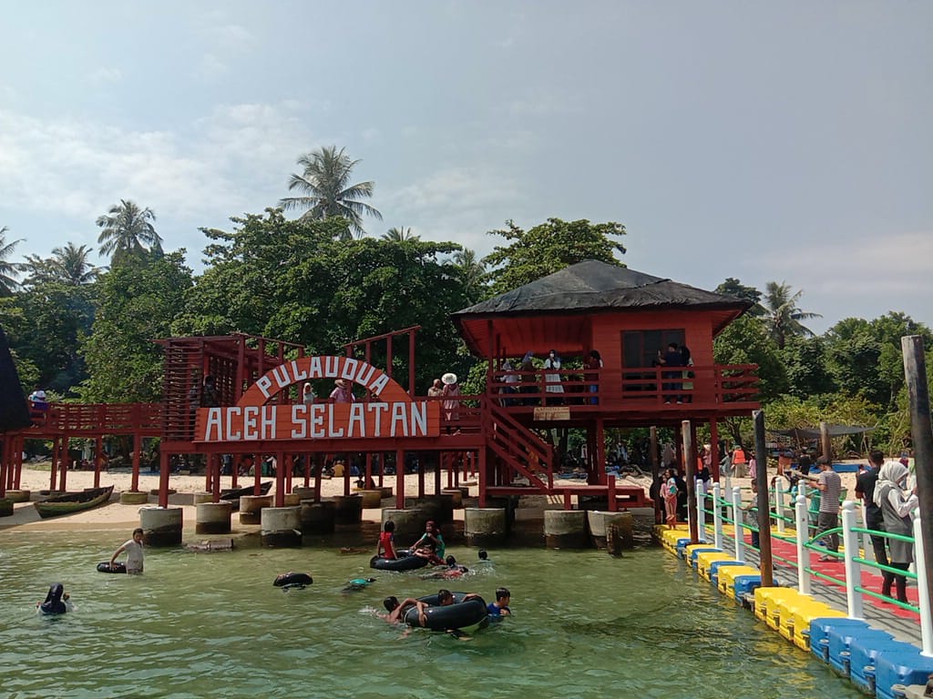 Tarif Masuk ke Objek Wisata Pulau Dua Dinilai “Mencekik Leher” Pengunjung