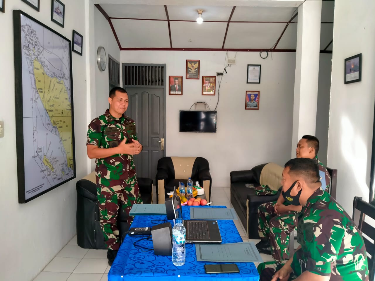 DANLANAL SIMEULUE TINJAU POS TNI AL ACEH SELATAN DAN MELAKSANAKAN VICON DENGAN DANLANTAMAL I