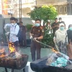 Kejari Aceh Selatan Musnahkan Barang Bukti dan Barang Rampasan