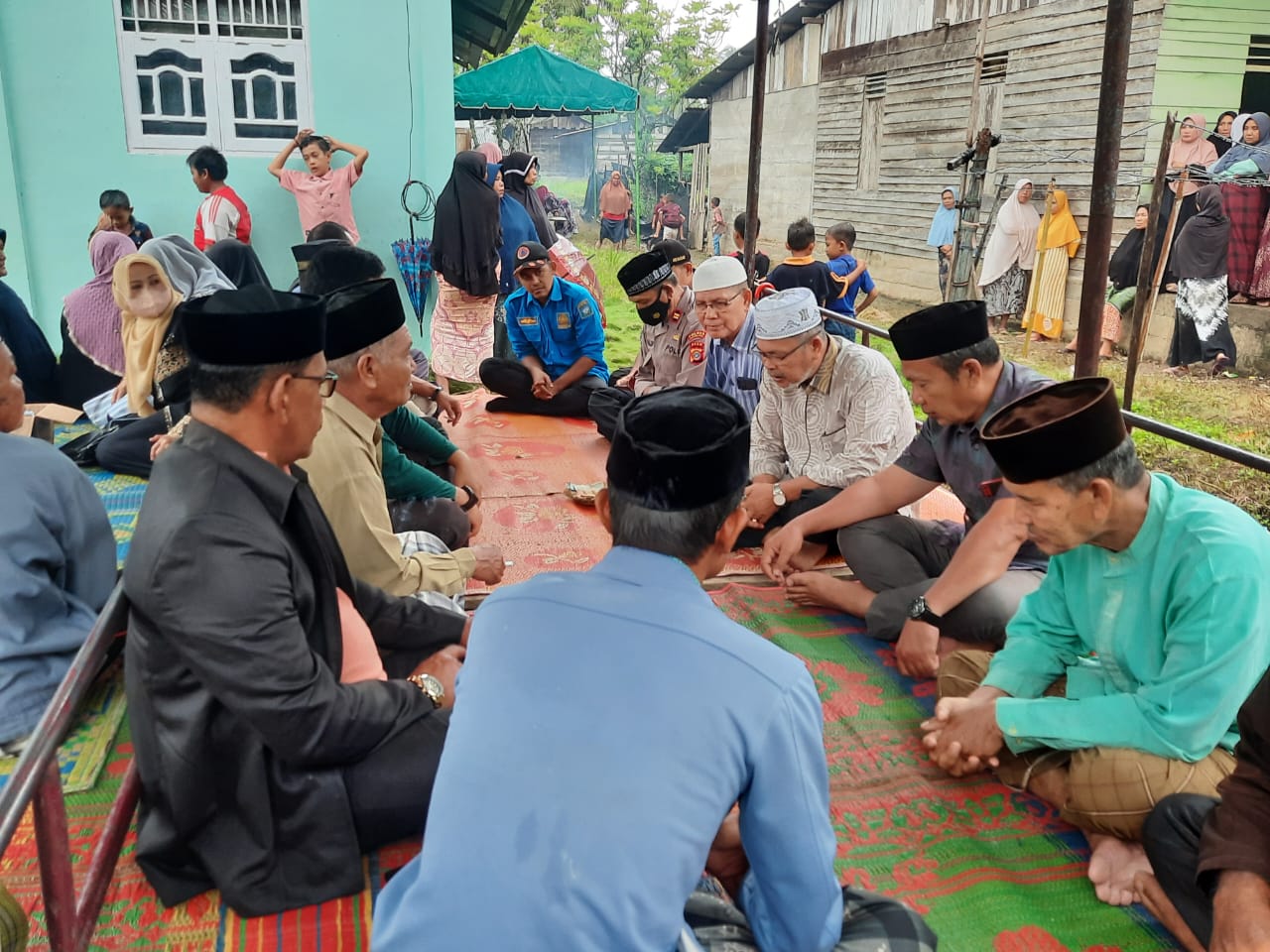 Asisten III Setdakab Aceh Selatan Hadiri Pemakaman Jenazah TKI di Kluet Utara 