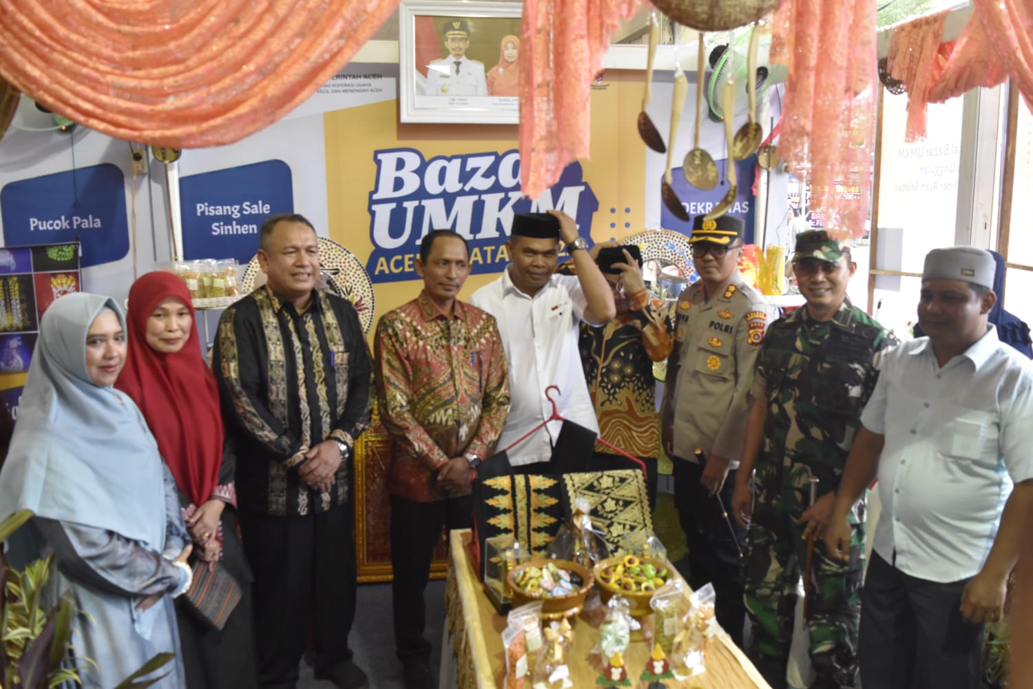 Bupati Tgk. Amran  Buka Bazar Produk Unggulan dan Kuliner UMKM 