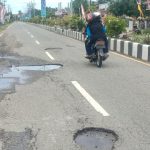 Jalan Nasional di Aceh Selatan yang Ditambal Sulam Kembali  Berlubang