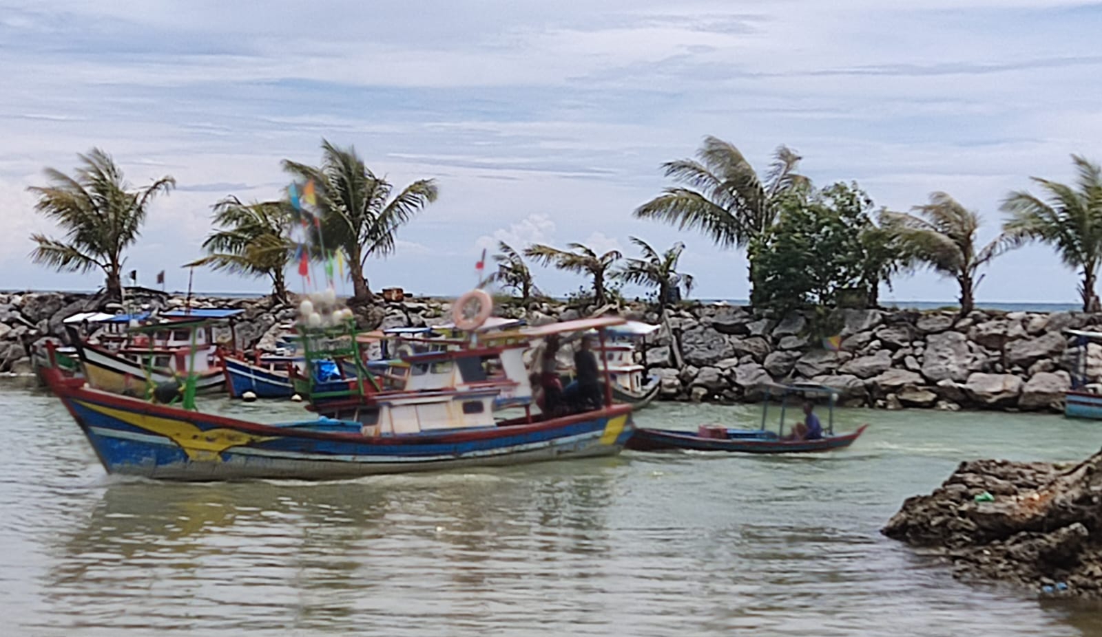 Mesin Boat Robin Mati, Tim Gabungan Jemput Nelayan di Tengah Laut