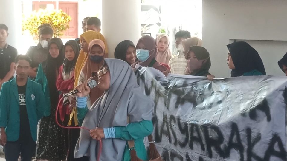 Tolak Kenaikan Harga BBM, Mahasiswa Demo di Gedung DPRK Aceh Selatan  