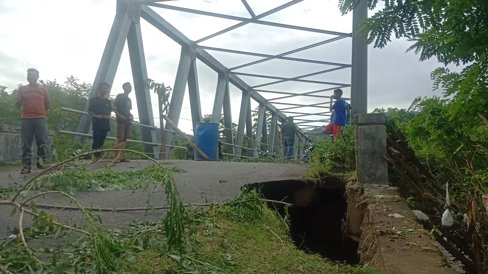 Abutment  Jembatan Baja  Jambo Papeun  Ambruk Dihantam Banjir
