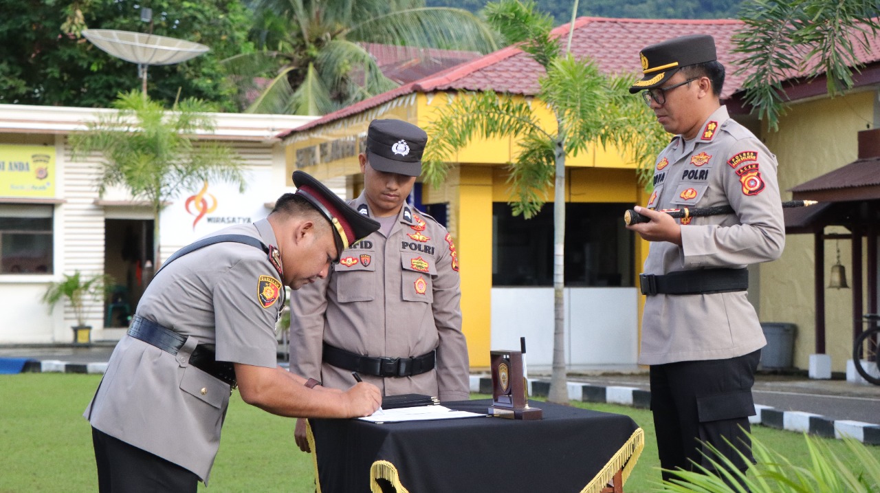Kapolres AKBP Nova Suryandaru Sertijab 2 JPU dan 2 Kapolsek