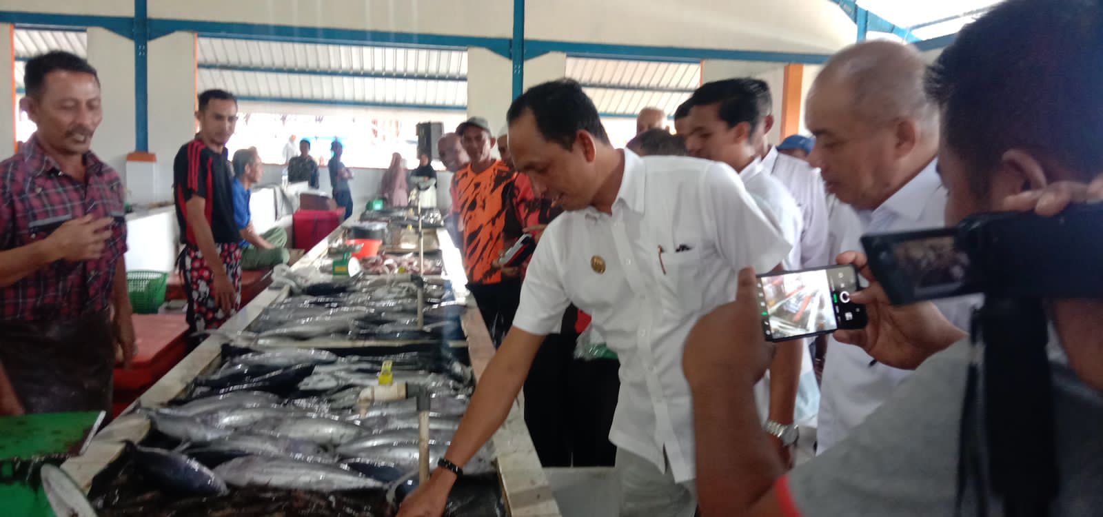 Bupati Tgk. Amran : Pasar yang Telah Dibangun Agar Dikelola Dengan Baik