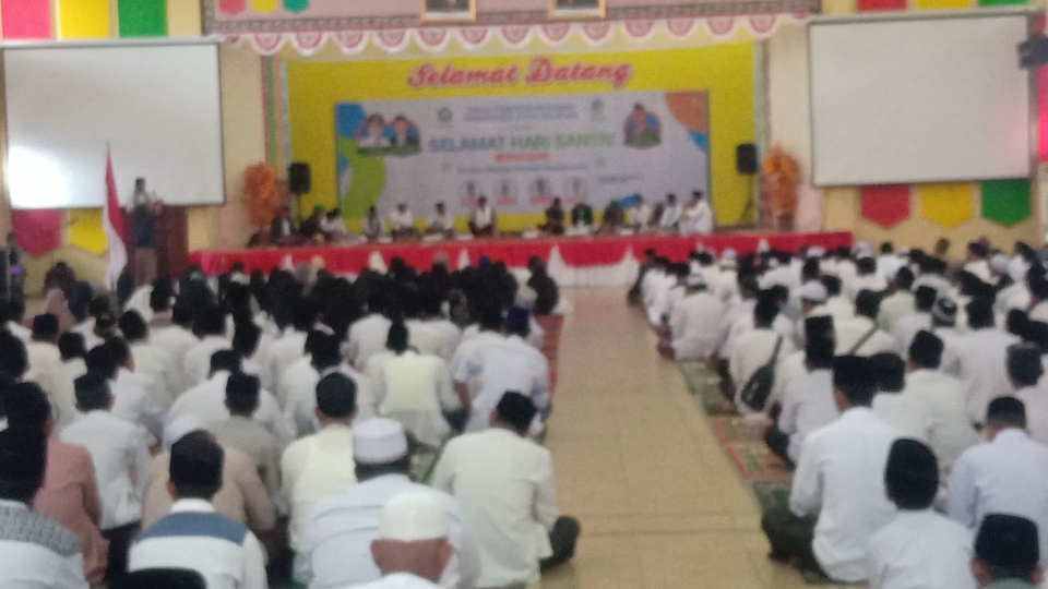 Pasukan Sarung Meriahkan Peringatan Hari Santri Ke-8  di Aceh Selatan 