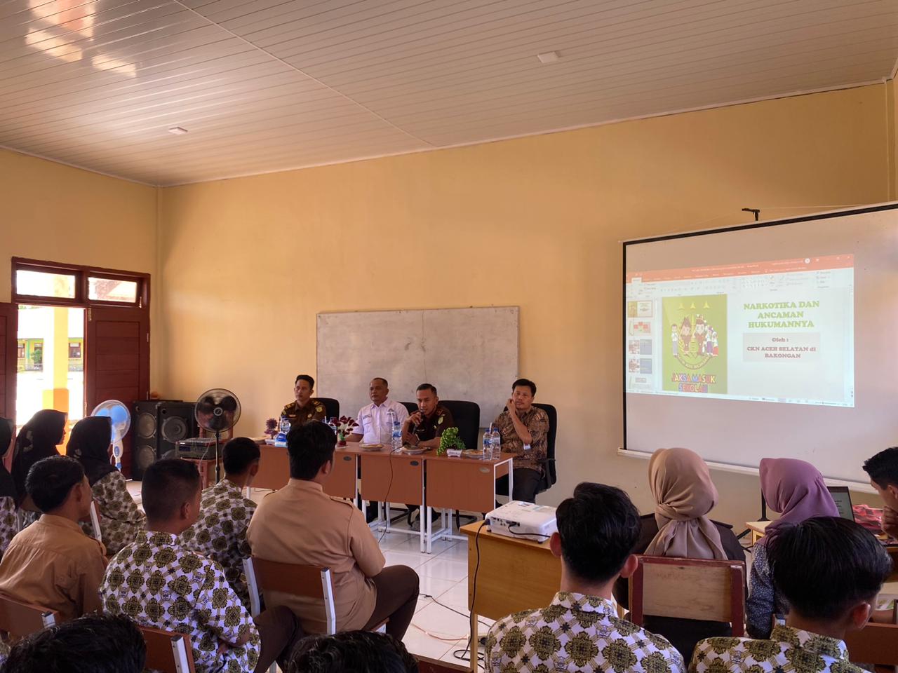 Kacabjari Aceh Selatan Beri Penyuluhan Hukum di SMAN 1 Kota Bahagia