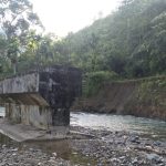 Abutmen Jembatan  ‘Terlantar’ Ditengah Sungai di Aceh Selatan