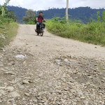 Warga Bukit Gadeng Minta Pengaspalan Jalan yang Belum Sempurna