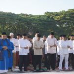 Pangdam IM bersama Masyarakat Aceh melaksanakan Shalat Idul Fitri di Lapangan Blang Padang