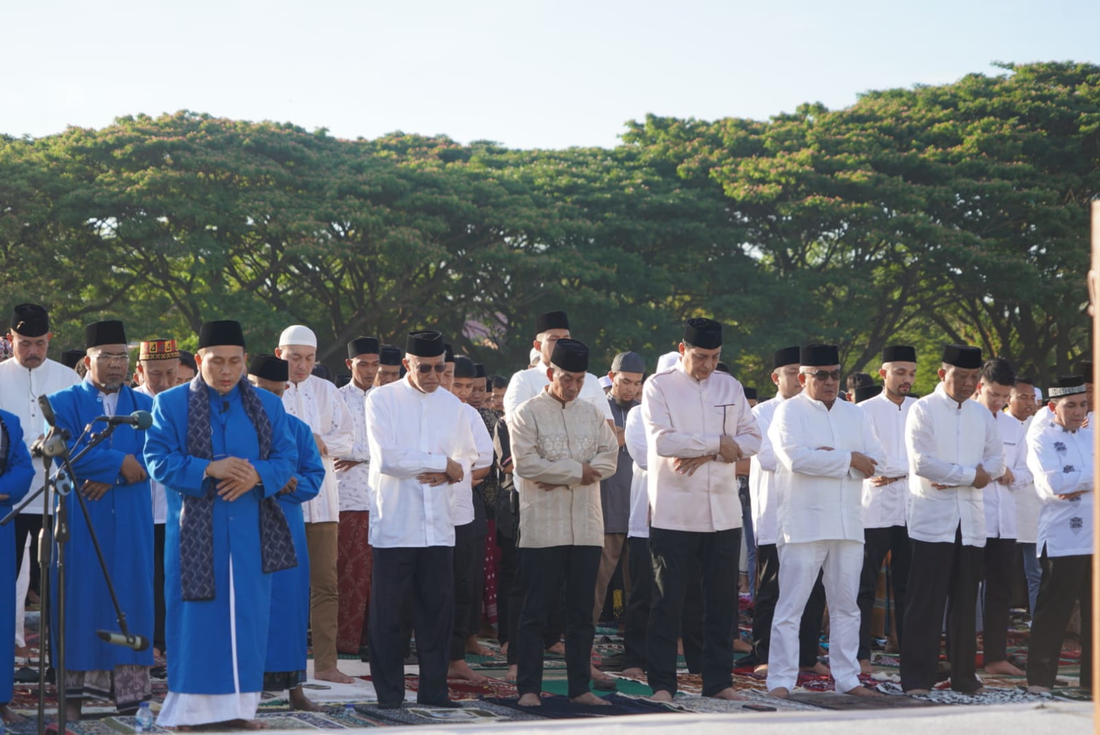 Pangdam IM bersama Masyarakat Aceh melaksanakan Shalat Idul Fitri di Lapangan Blang Padang