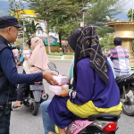 PWO Aceh Selatan Berbagi  Takjil Kepada Pengguna Jalan