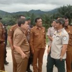 Sekda Agara Didampingi Sejumlah Kepala OPD Meninjau Jembatan Balley Pante Dona yang Rusak Akibat Terjangan Banjir