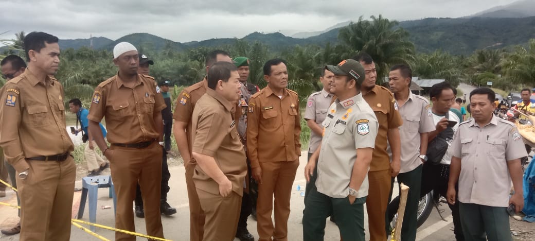 Sekda Agara Didampingi Sejumlah Kepala OPD Meninjau Jembatan Balley Pante Dona yang Rusak Akibat Terjangan Banjir