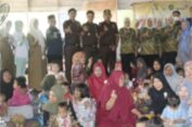 Adhyaksa Peduli Stunting, Kajari Subulussalam Melakukan Pemberian Makanan Tambahan Di Desa Pasar Panjang