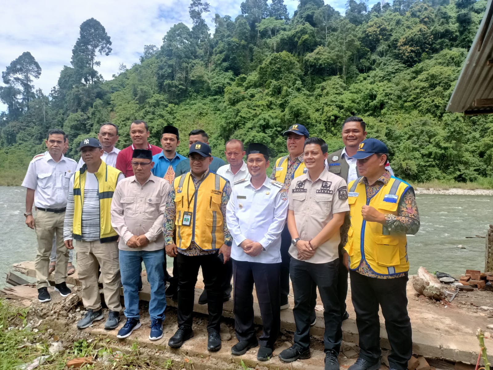 Pj Bupati Agara Dampingi Tim Kementerian PUPR-RI Tinjau Lokasi Terdampak Banjir