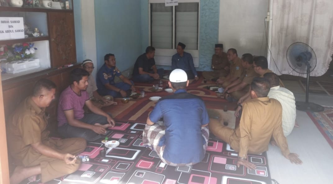 Bupati Aceh Selatan Mengunjungi Rumah Duka Almarhum Imran Samad