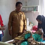 Kadinsos Asel Dampingi Tim Kemensos Jenguk Anak Penderita Bocor Jantung