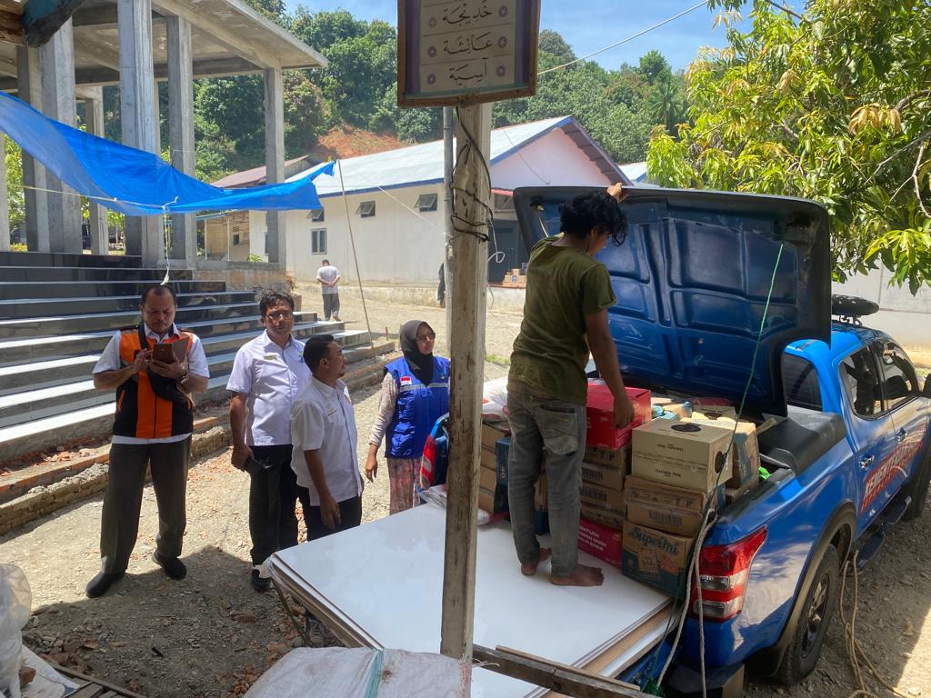 Pemkab Aceh Selatan Salurkan Bantuan Masa Panik Kepada Korban Kebakaran