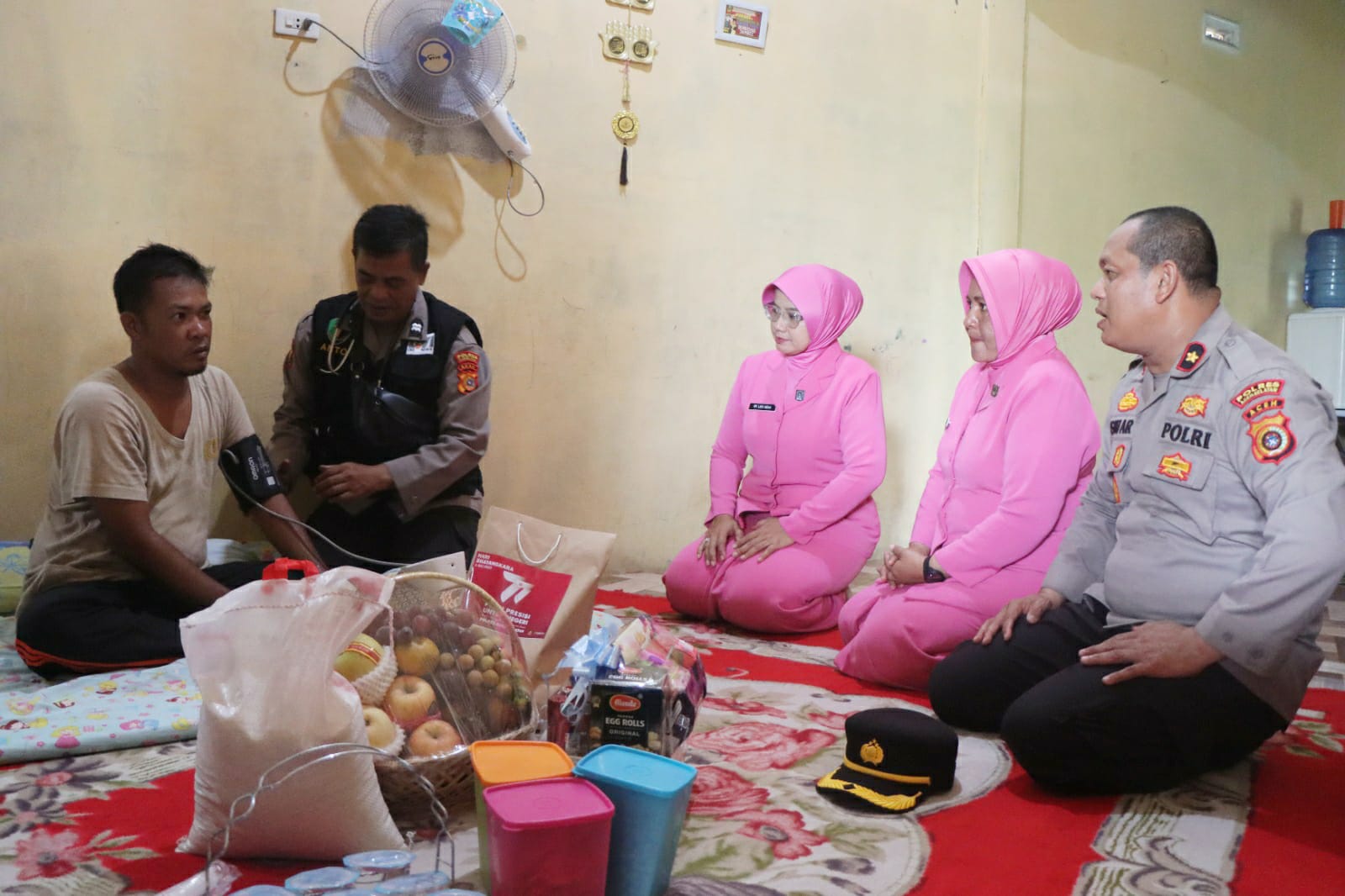 Wujud Kepedulian Polres Aceh Selatan Lakukan Bakti Sosial Kunjungi Personil Yang Sakit