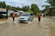 Banjir Rendam Trumon Personel Brimob Disiagakan