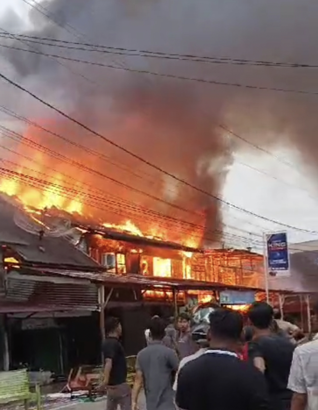 Belasan Ruko Di Abdya Dilahap Sijago Merah, Jalan Nasional Ditutup Sementara
