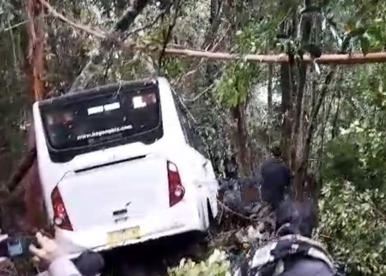 Dua Bus Masuk jurang di Jalan Gayo Lues – Abdya, Satu Pengemudi Meninggal Dunia, Begini Kronologinya