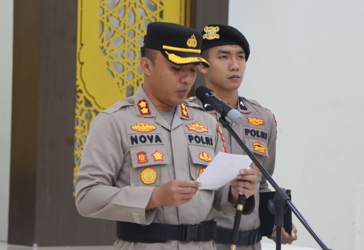 Kapolres Aceh Selatan Pimpin Upacara Kenaikan Pangkat Anggota Polri