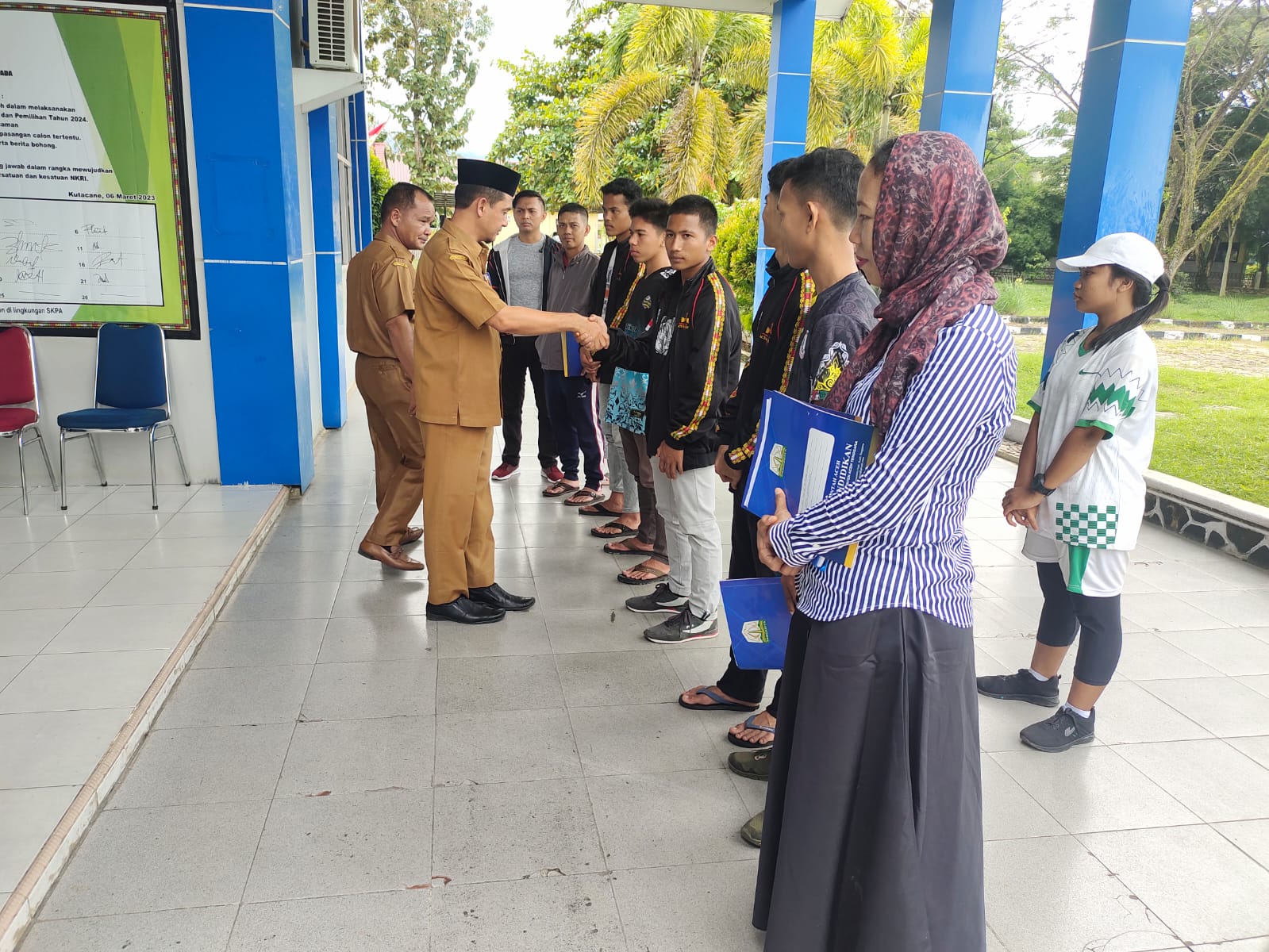Lepas Siswa Ikut Kompetisi O2SN Jenjang SMA ke Gayo Lues, Ini Pesan Dinas Pendidikan Agara