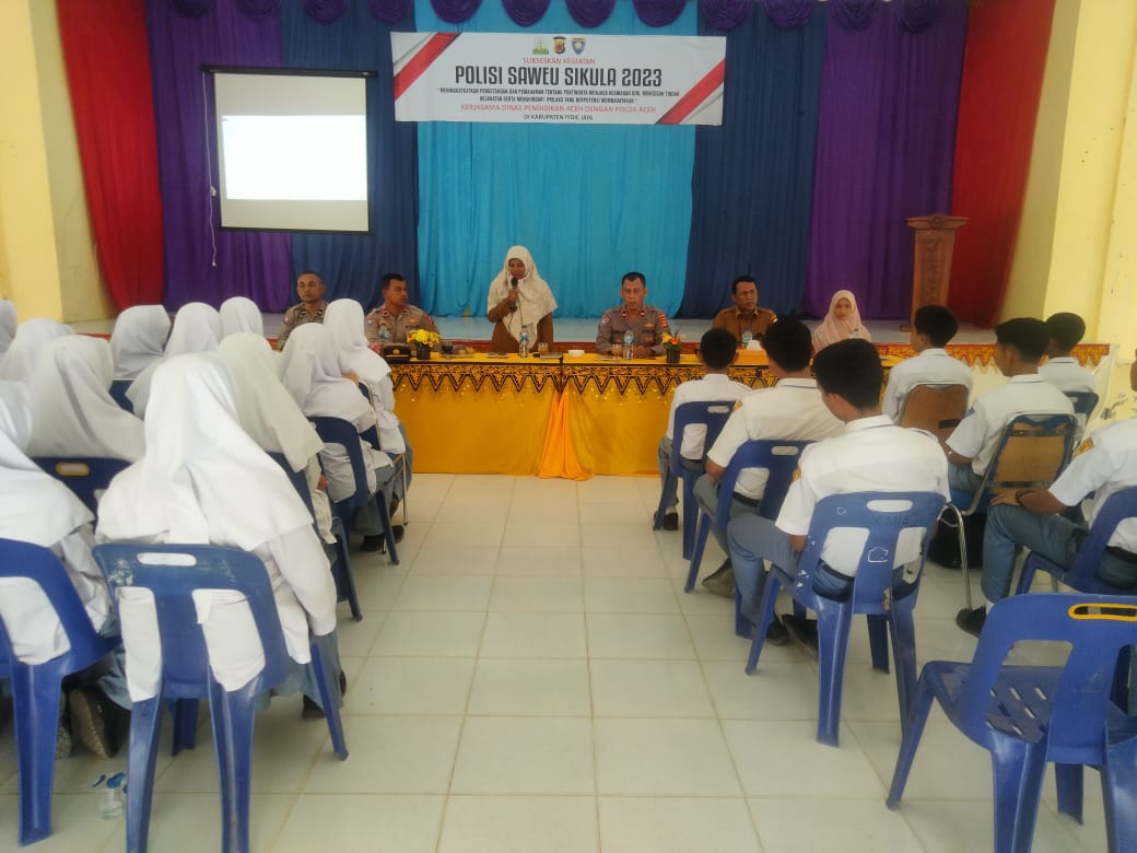 Tim Ditbinmas Polda Aceh Saweu Sikula Di SMA Negeri Unggul Kabupaten Pidie Jaya