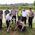 Polri Lestarikan Negeri Penghijauan Sejak Dini di Kabupaten Pidie Jaya