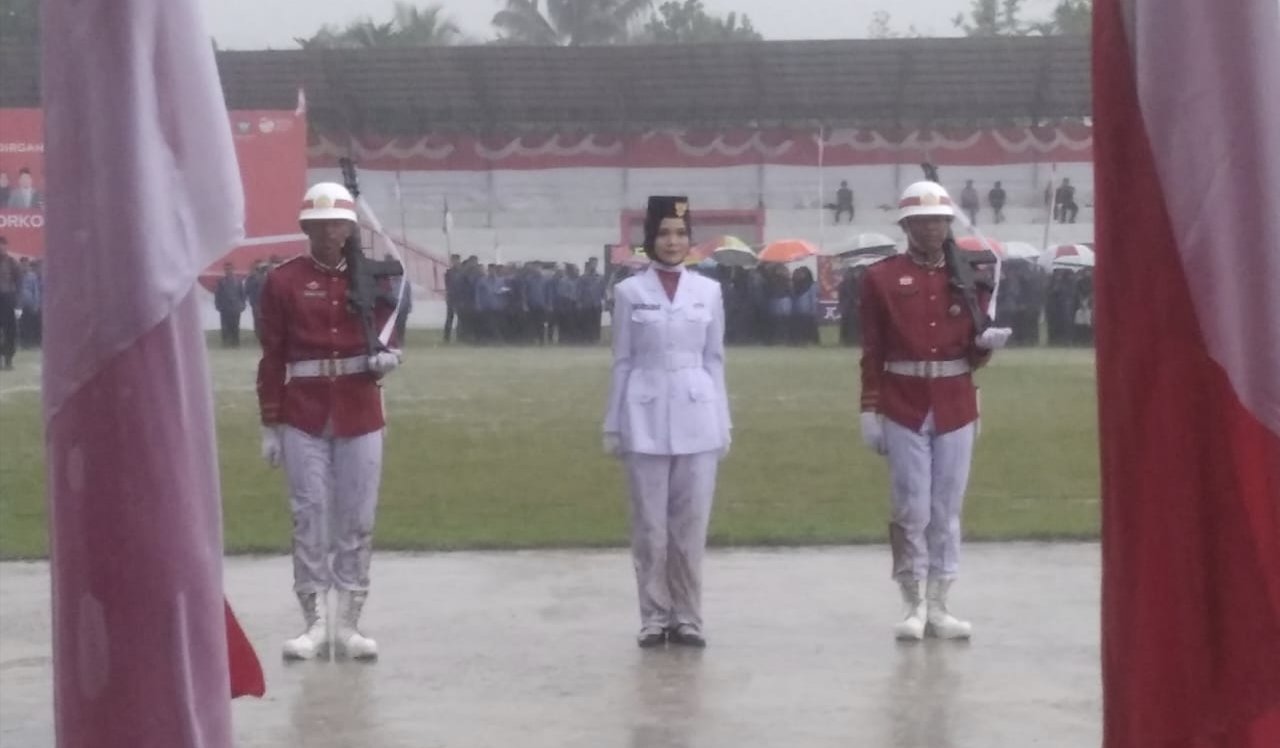 Penurunan Bendera diguyur Hujan di Aceh Selatan