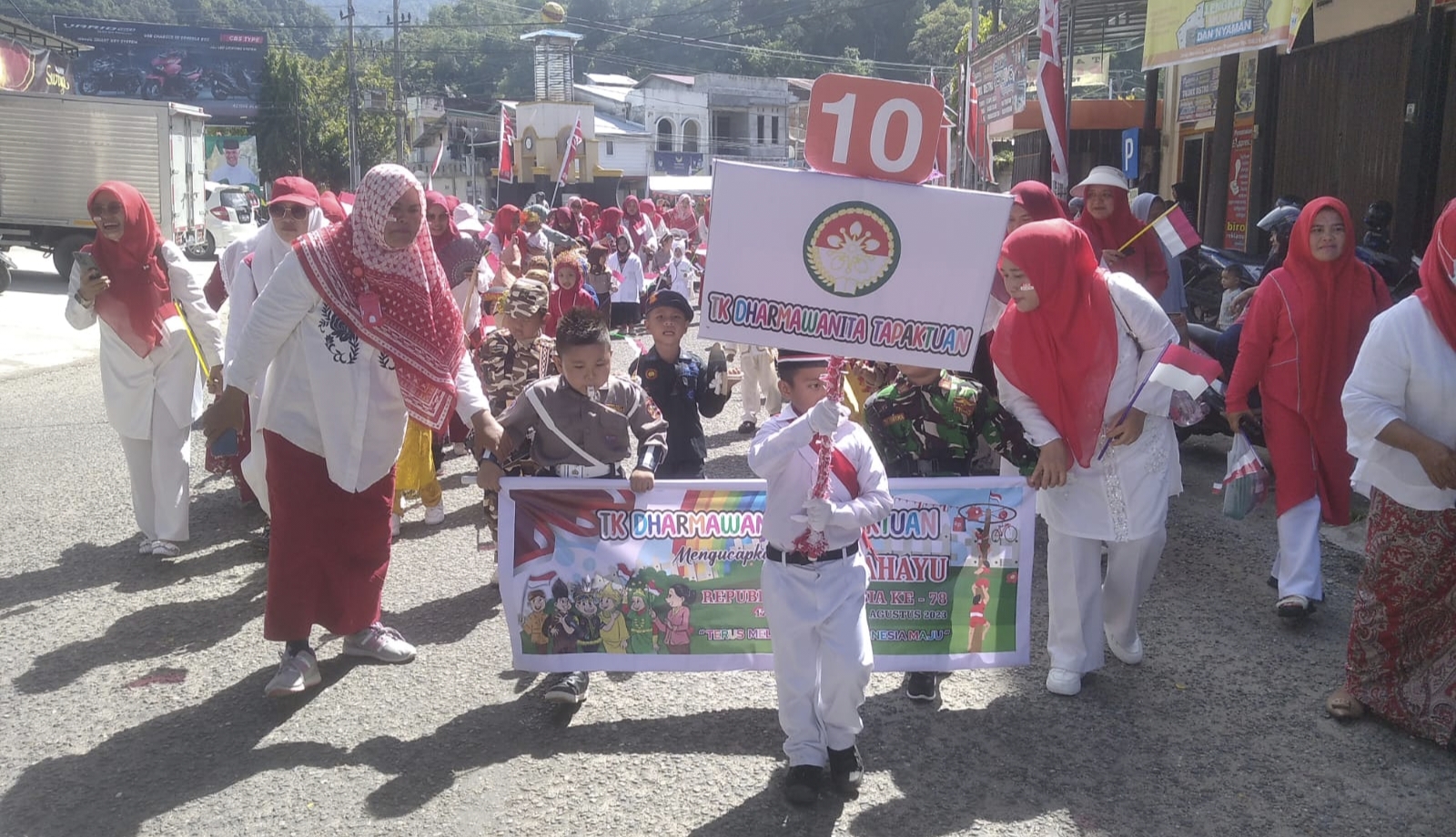 11 TK Dalam Kecamatan Tapaktuan Mengikuti Karnaval Meriahkan HUT ke 78 RI