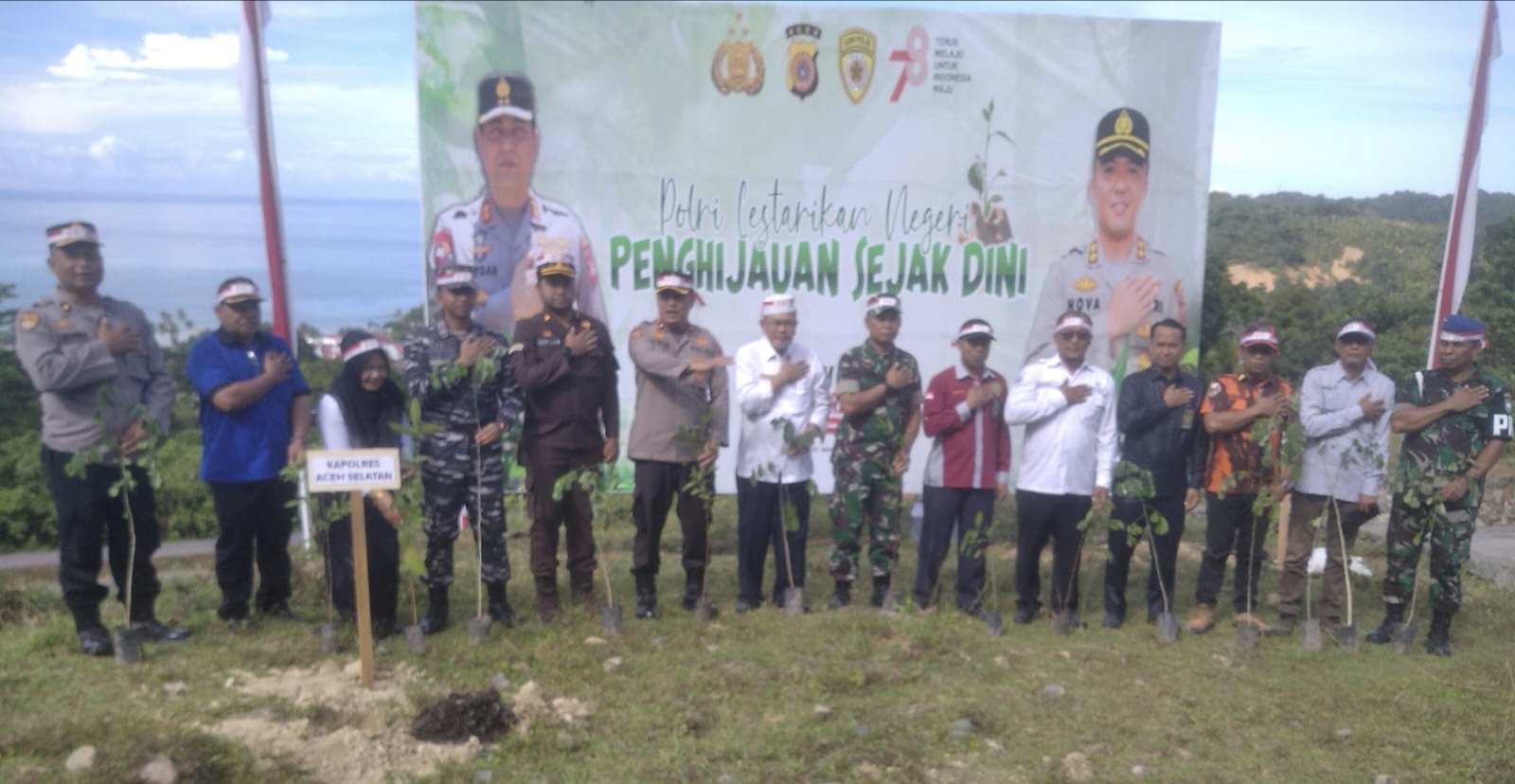 Polres Aceh Selatan Lakukan Penanaman Pohon Serentak di Area Perkantoran Puncak Gemilang