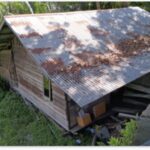 Satu Unit Rumah Berkontruksi Kayu Ambruk ke Sungai di Langsa