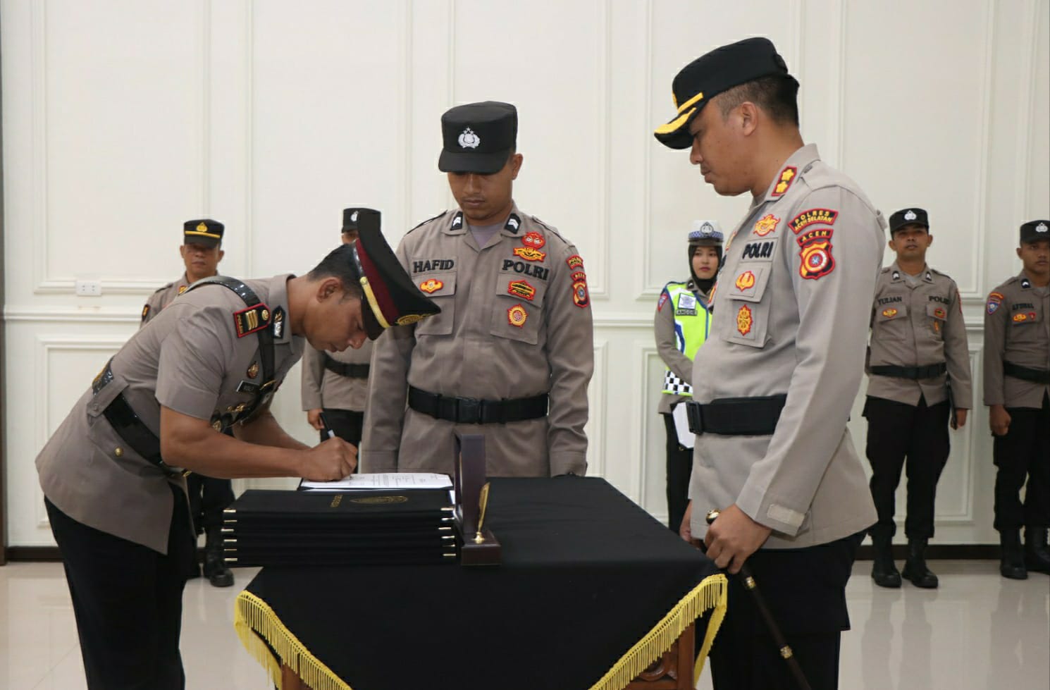 Pimpin Upacara Serah Terima Jabatan PJU dan Kapolsek, Ini Harapan Kapolres Aceh Selatan