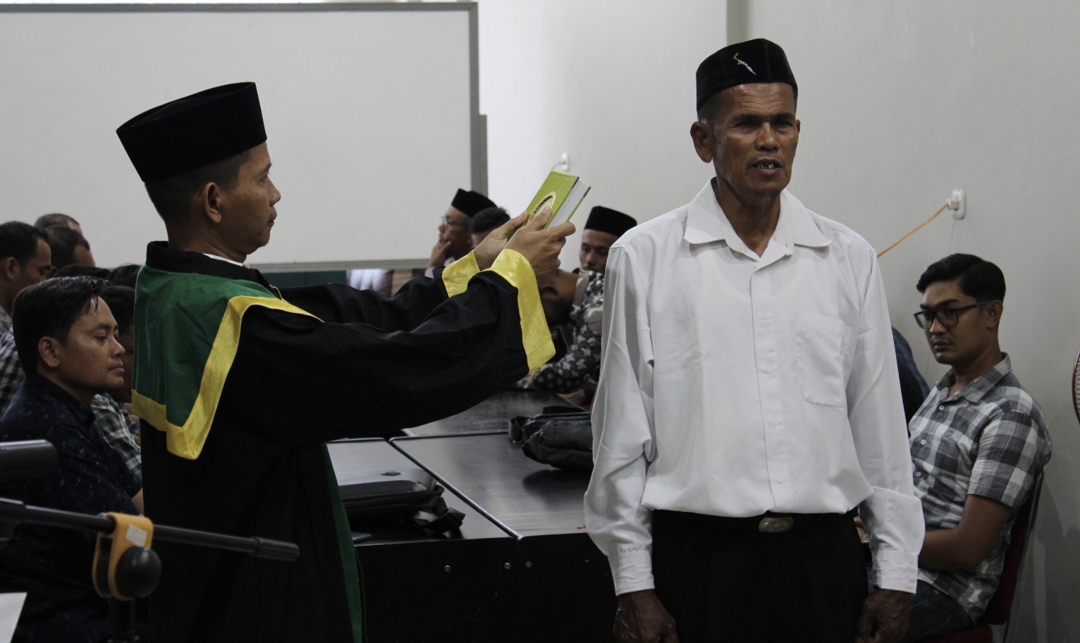 Lantik PAW Panwascam Meureudu, Ini Harapan Panwaslih Pijay