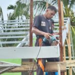 Masyarakat Gampong Sapik Antusias Bantu Satgas TMMD Bangun Rumah Tidak Layak Huni