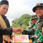 Secara Simbolis, Satgas TMMD ke 118 Serahkan Kunci Rumah Untuk Warga Penerima Manfaat