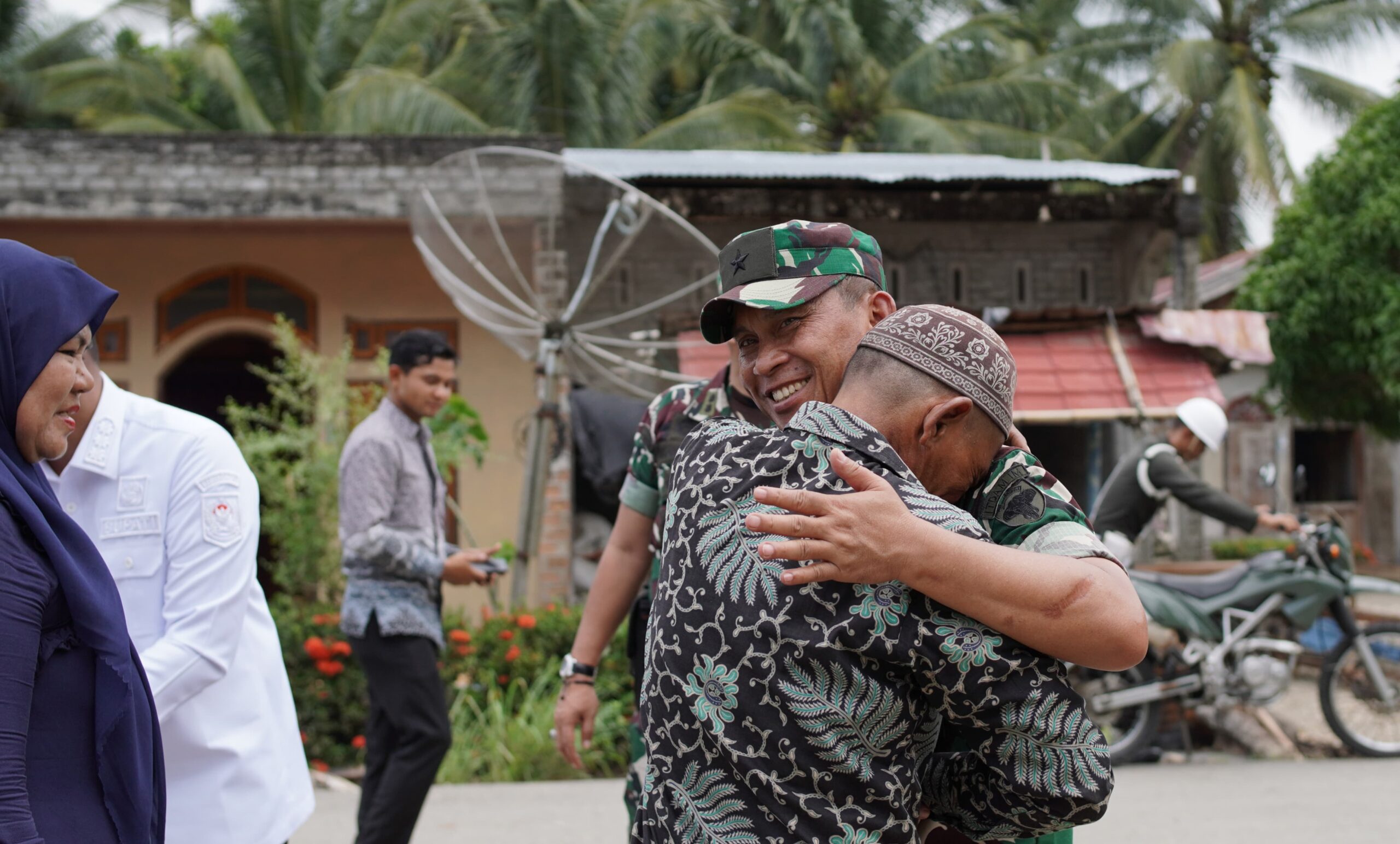 Kisah Haru Warga Kluet Timur Dalam Proyek Bedah Rumah TMMD ke 118 Bersama Irdam Iskandar Muda
