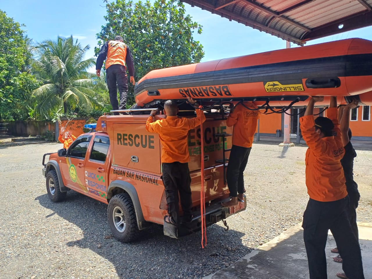 Kantor Pencarian dan Pertolongan Banda Aceh Mengirimkan Pos Sar Meulaboh Untuk Membantu Pencarian Korban Longsor Di Subulussalam
