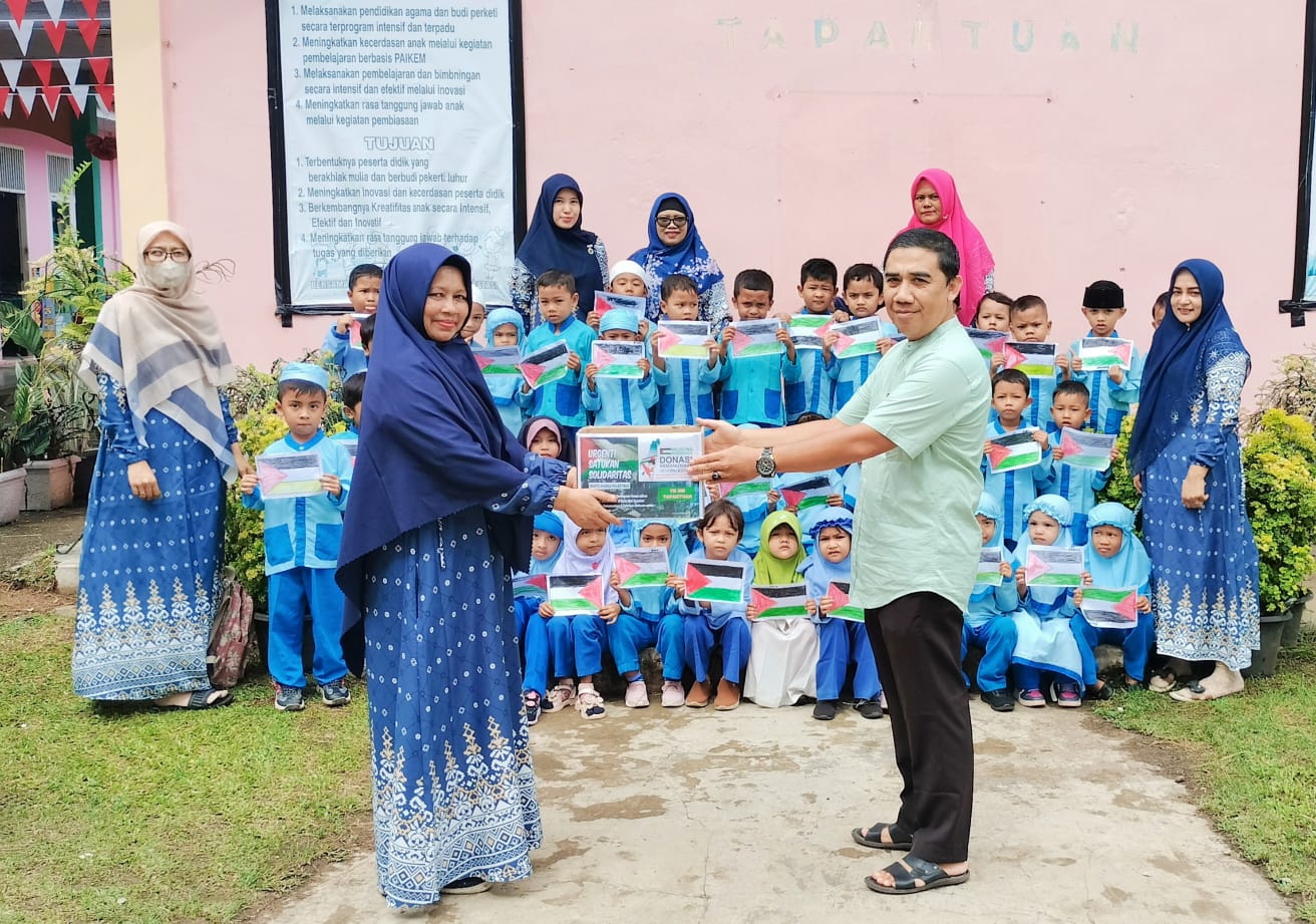 TK Negeri Dharma Wanita Tapaktuan Salurkan Donasi Untuk Palestina