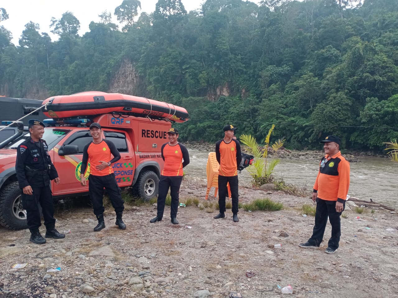 Pencarian Hari Ke – 3 Korban Longsor, Tim SAR Gabungan  Menyusuri Area Kedabuhan Sampai Ke Sikelang