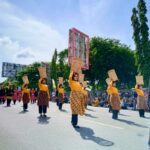 Tarian Tanah Pala Meriahkan Pawai PKA ke 8 Kontingen Aceh Selatan