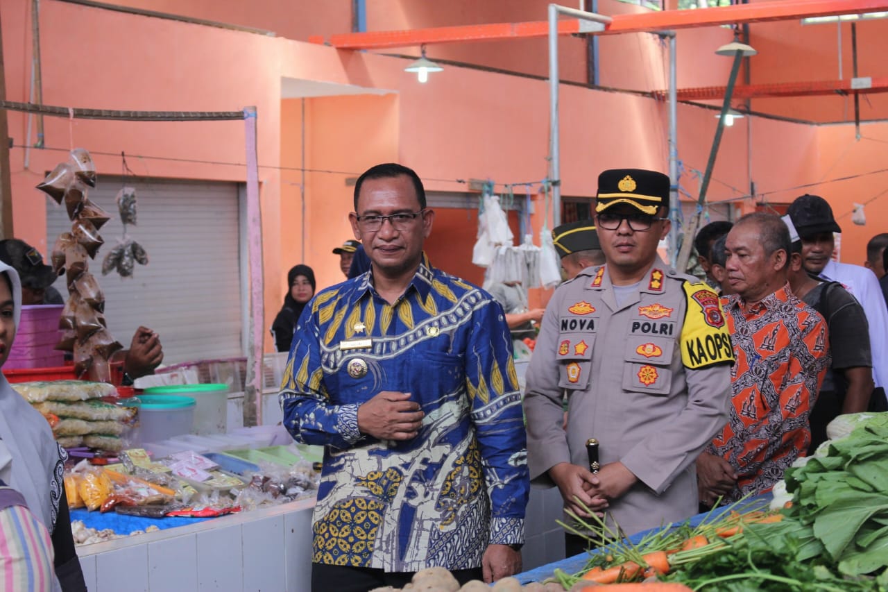 Pj Bupati Aceh Selatan Bersama Forkopimda Sidak Ke Pasar Inpres Tapaktuan.