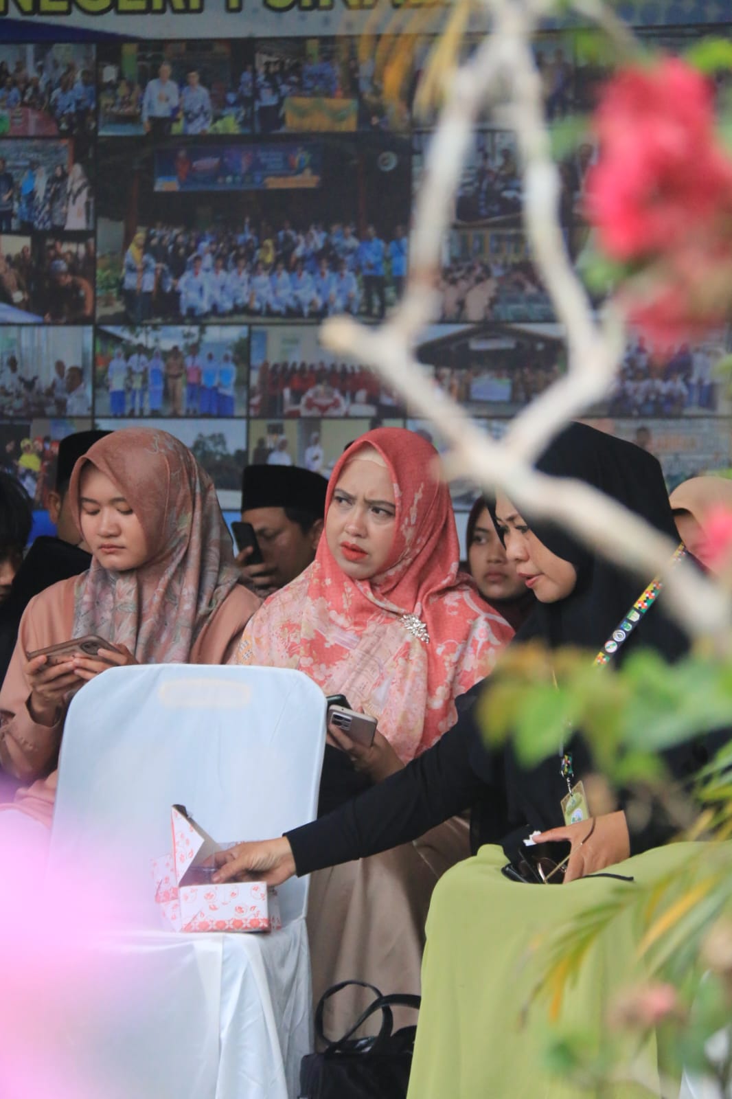 Ibu PJ Ketua TP-PKK Aceh Selatan Mengunjungi Sejumlah Tempat Acara MTQ Aceh XXXVI Simeulue