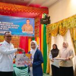 Pemkab Aceh Selatan Serahkan Beasiswa Bagi Mahasiswa Prestasi dan Kurang Mampu TA 2023