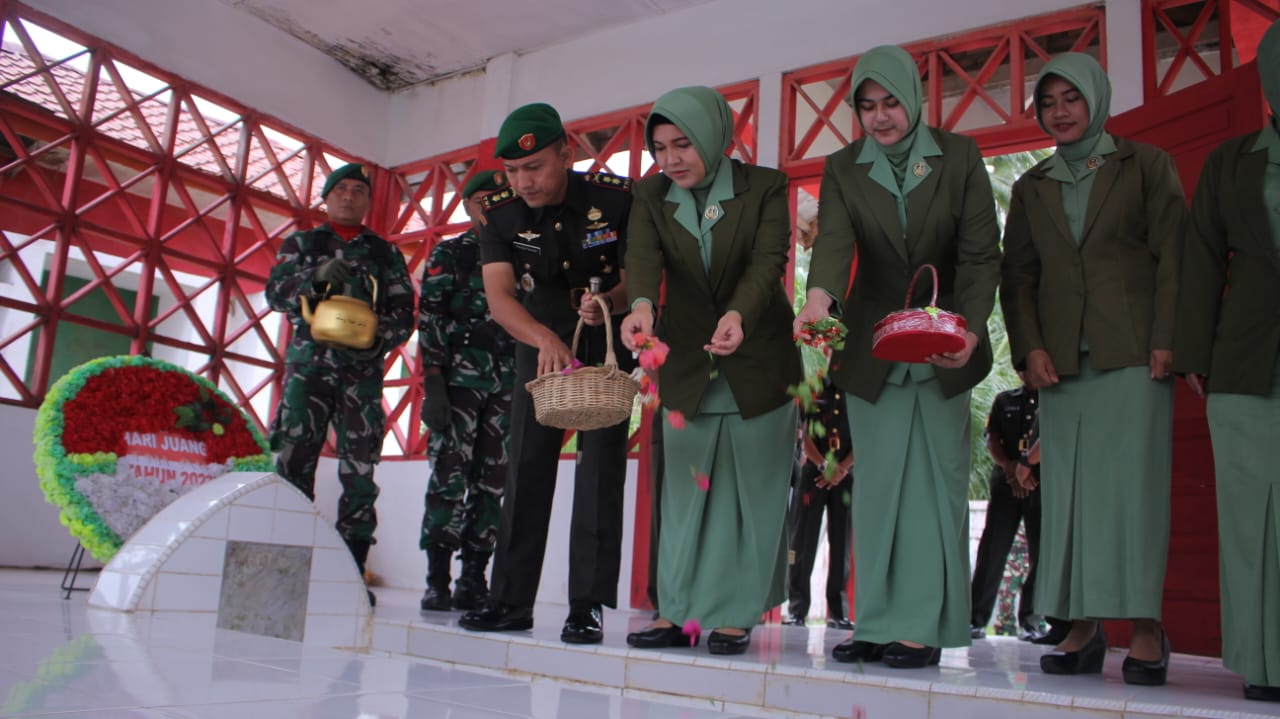 Dandim 0107/Aceh Selatan Dan Rombongan Ziarah Ke Makam Pahlawan Dalam Rangka Hari Juang TNI AD
